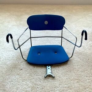 Little kid—ride in the front bicycle seat